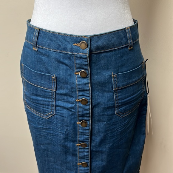 Denim knee length button down skirt - Picture 2 of 5